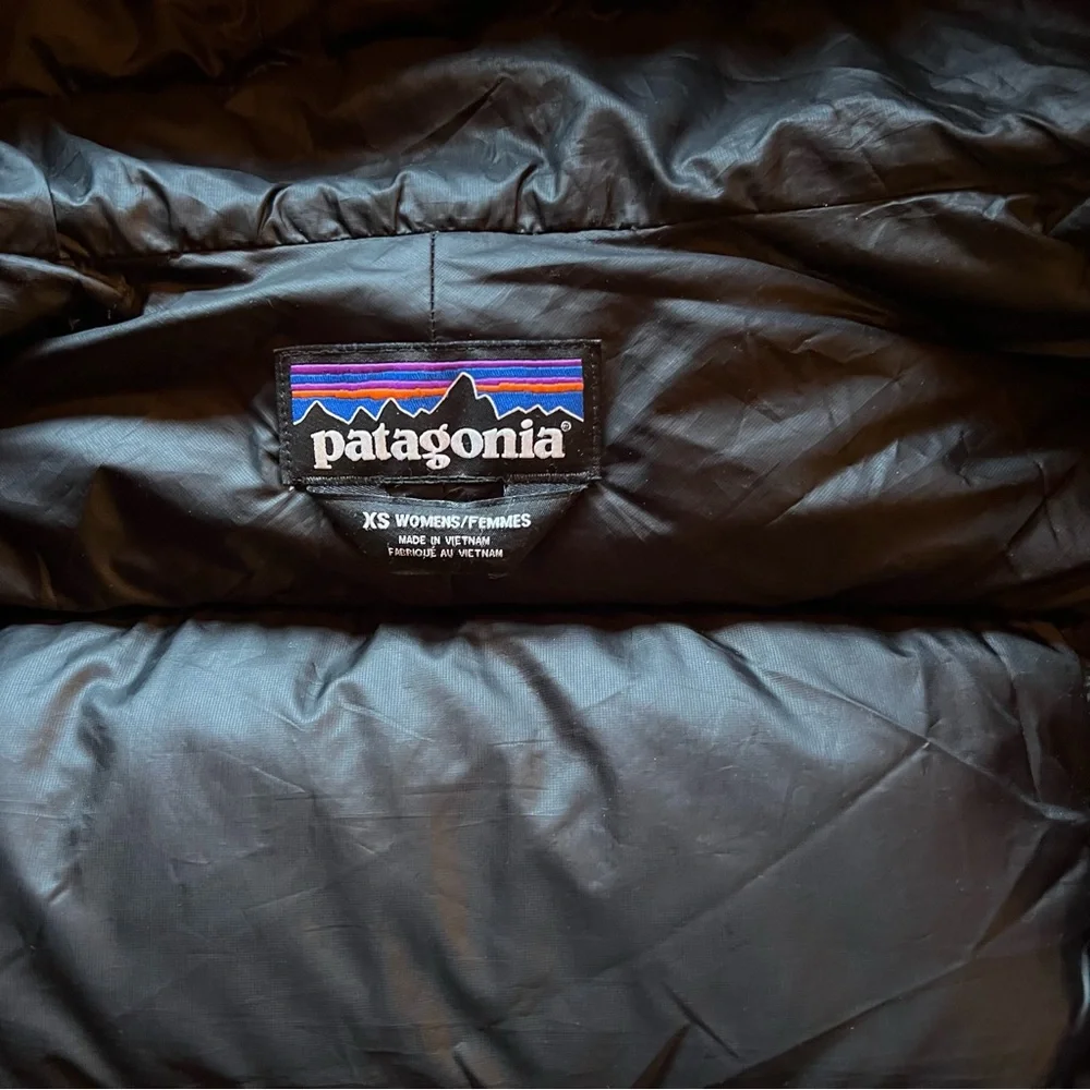 Bundle of 2 Patagonia Hi Loft Down Jackets with Hoods - Picture 4 of 5